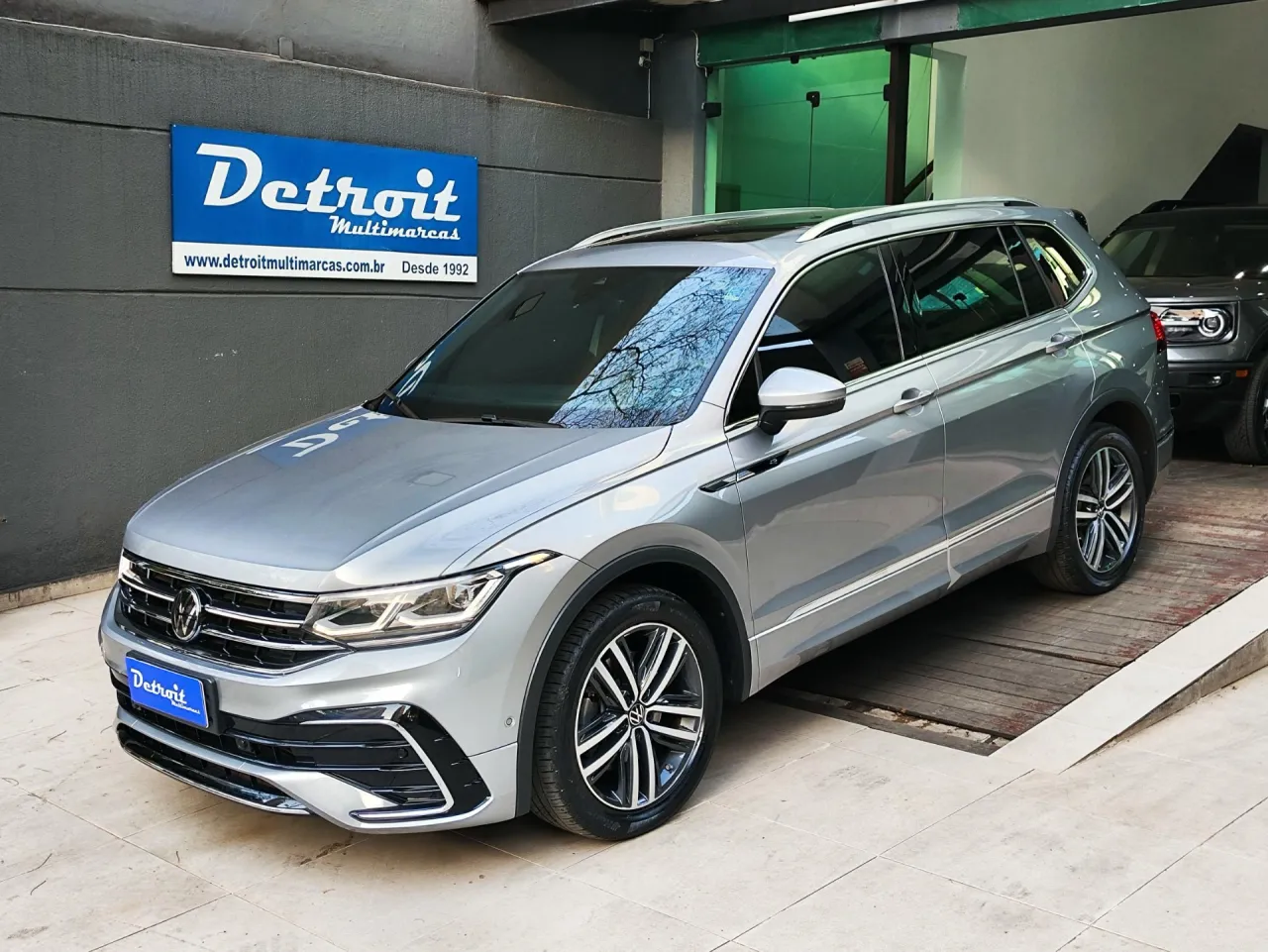 VOLKSWAGEN TIGUAN 2.0 300 TSI GASOLINA ALLSPACE R-LINE AUTOMÁTICO