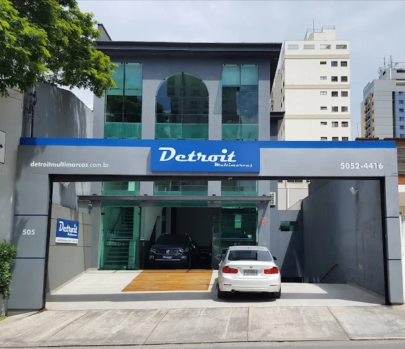 Fachada da Detroit Multimarcas na R. Inhambu, 505